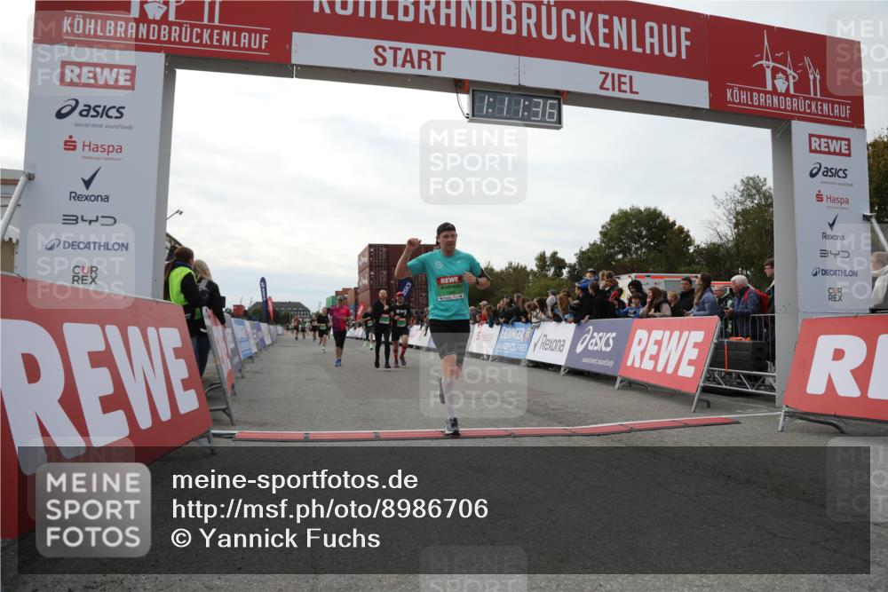 03.10.2025 - Köhlbrandbrückenlauf Yannick Fuchs http://msf.ph/oto/8986706 03.10.2025 16:11:34 Ziel 7196, 7407, 7467, 7488, 8774, 8938, 9382 meine-sportfotos.de