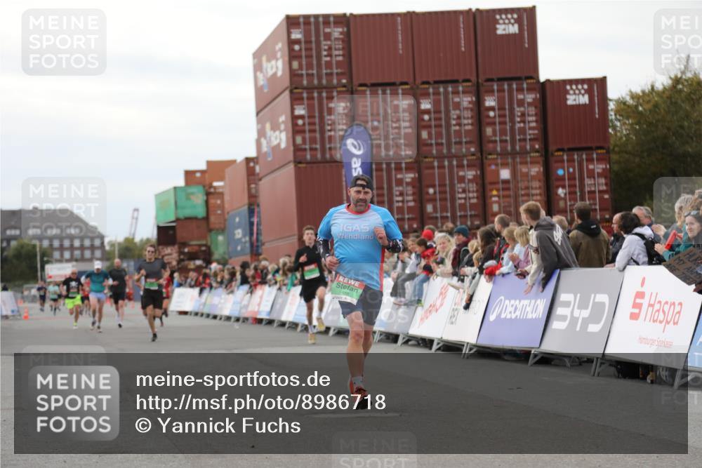 03.10.2025 - Köhlbrandbrückenlauf Yannick Fuchs http://msf.ph/oto/8986718 03.10.2025 15:59:11 Ziel 7496, 9118, 9521 meine-sportfotos.de