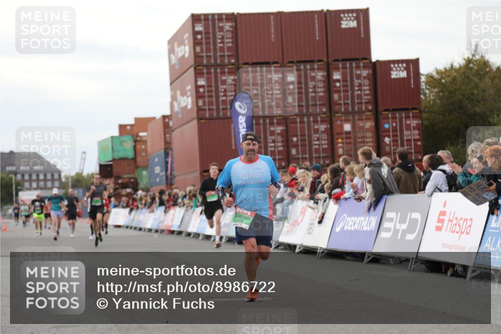 03.10.2025 - Köhlbrandbrückenlauf Yannick Fuchs http://msf.ph/oto/8986722 03.10.2025 15:59:11 Ziel 7496, 9118, 9521 meine-sportfotos.de