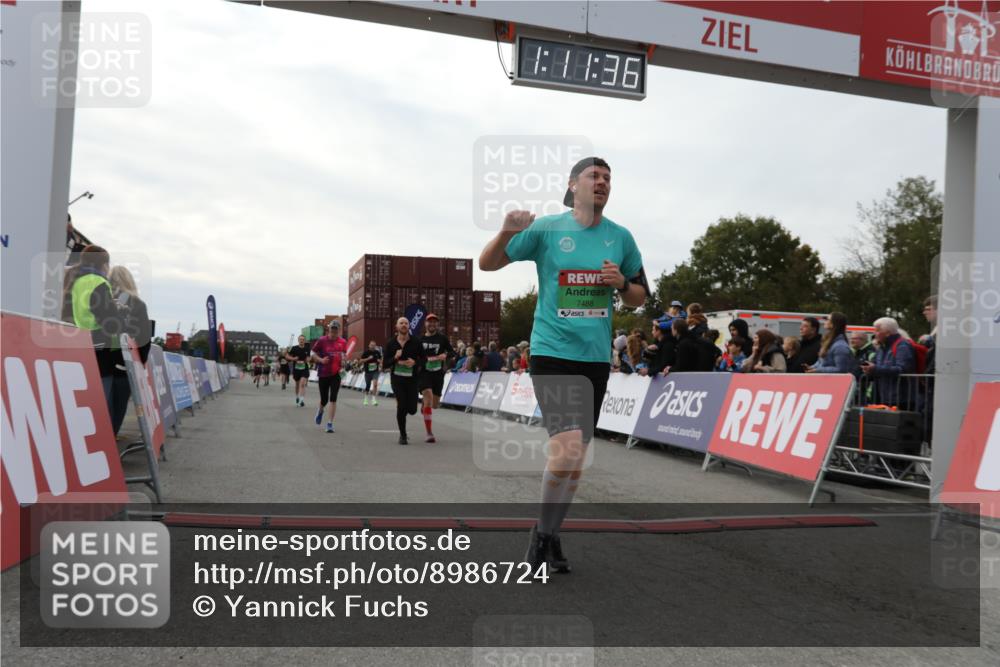 03.10.2025 - Köhlbrandbrückenlauf Yannick Fuchs http://msf.ph/oto/8986724 03.10.2025 16:11:34 Ziel 7196, 7407, 7467, 7488, 8774, 8938, 9382 meine-sportfotos.de
