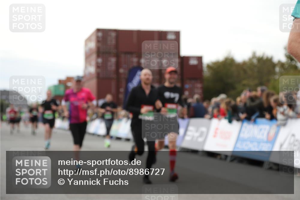 03.10.2025 - Köhlbrandbrückenlauf Yannick Fuchs http://msf.ph/oto/8986727 03.10.2025 16:11:35 Ziel 7196, 7407, 7467, 7488, 8774, 8938, 9382 meine-sportfotos.de