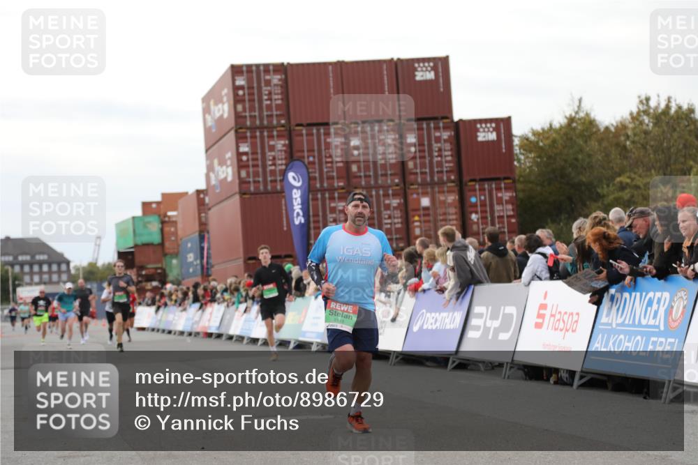 03.10.2025 - Köhlbrandbrückenlauf Yannick Fuchs http://msf.ph/oto/8986729 03.10.2025 15:59:11 Ziel 7496, 9118, 9521 meine-sportfotos.de