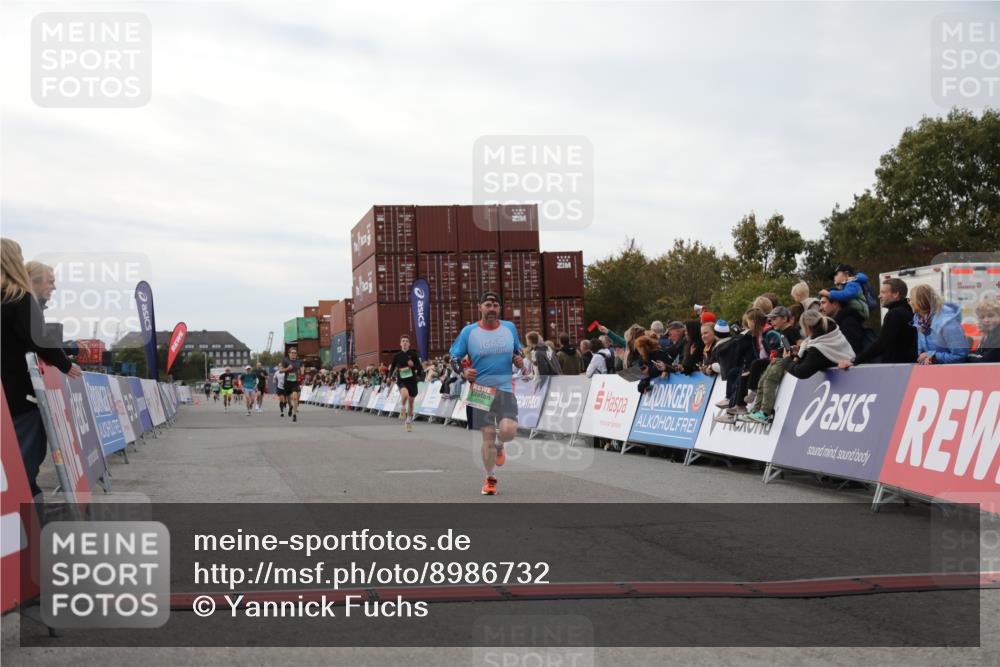 03.10.2025 - Köhlbrandbrückenlauf Yannick Fuchs http://msf.ph/oto/8986732 03.10.2025 15:59:12 Ziel 7262, 7496, 8780, 9118, 9521 meine-sportfotos.de