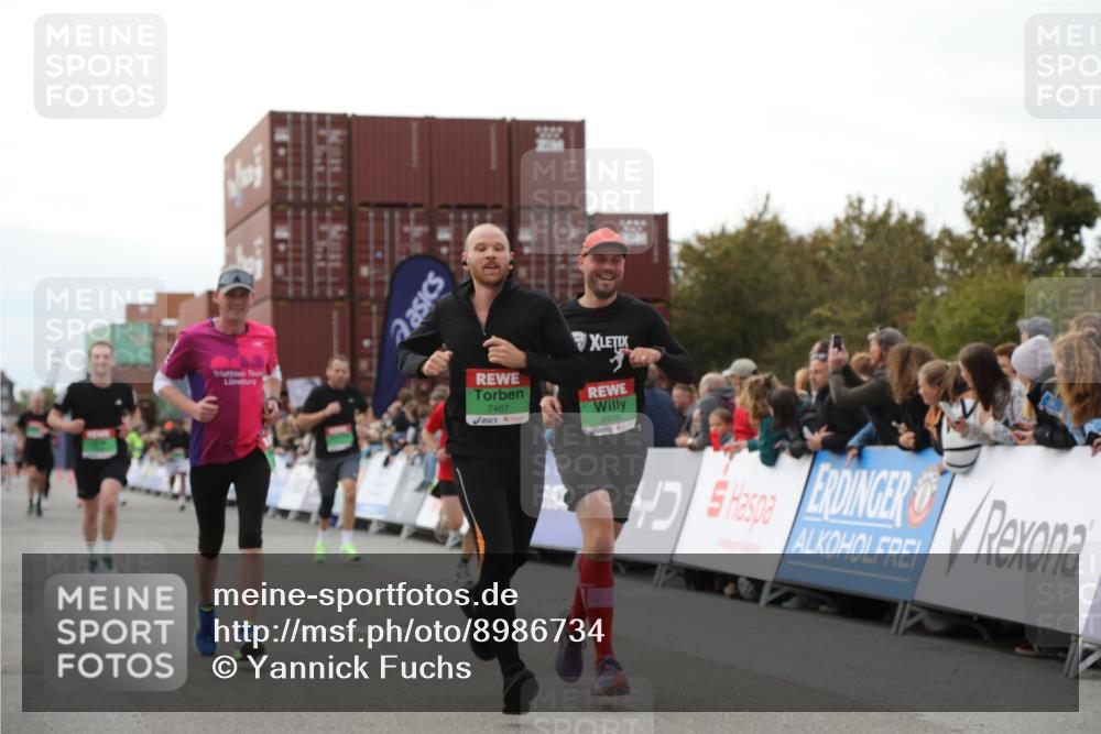 03.10.2025 - Köhlbrandbrückenlauf Yannick Fuchs http://msf.ph/oto/8986734 03.10.2025 16:11:35 Ziel 7196, 7407, 7467, 7488, 8774, 8938, 9382 meine-sportfotos.de