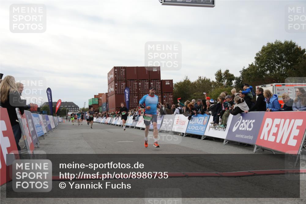 03.10.2025 - Köhlbrandbrückenlauf Yannick Fuchs http://msf.ph/oto/8986735 03.10.2025 15:59:12 Ziel 7262, 7496, 8780, 9118, 9521 meine-sportfotos.de
