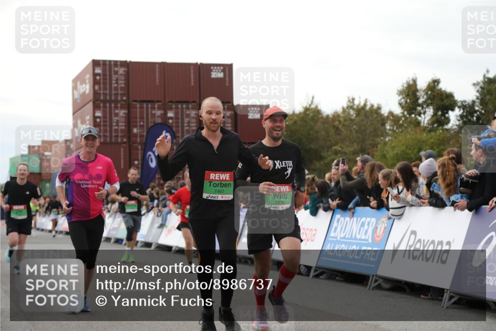 03.10.2025 - Köhlbrandbrückenlauf Yannick Fuchs http://msf.ph/oto/8986737 03.10.2025 16:11:35 Ziel 7196, 7407, 7467, 7488, 8774, 8938, 9382 meine-sportfotos.de