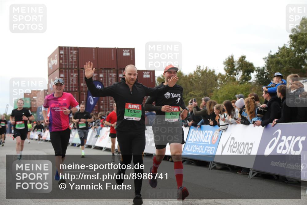 03.10.2025 - Köhlbrandbrückenlauf Yannick Fuchs http://msf.ph/oto/8986741 03.10.2025 16:11:35 Ziel 7196, 7407, 7467, 7488, 8774, 8938, 9382 meine-sportfotos.de