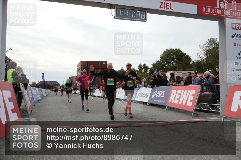 03.10.2025 - Köhlbrandbrückenlauf Yannick Fuchs http://msf.ph/oto/8986747 03.10.2025 16:11:36 Ziel 7196, 7330, 7407, 7467, 7488, 8774, 8938, 9200, 9382, 9634 meine-sportfotos.de