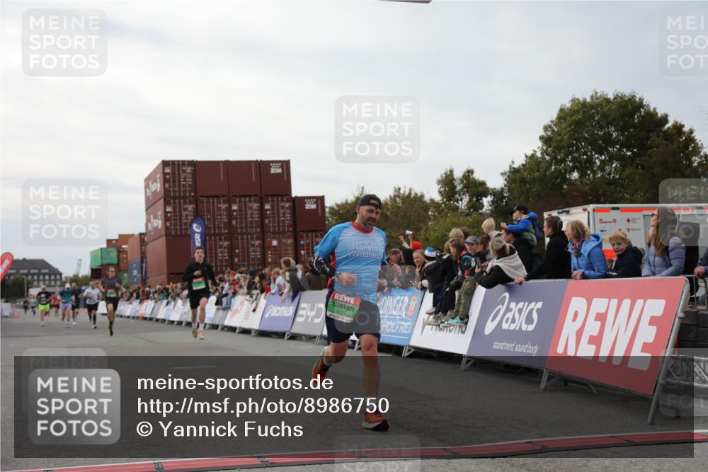 03.10.2025 - Köhlbrandbrückenlauf Yannick Fuchs http://msf.ph/oto/8986750 03.10.2025 15:59:13 Ziel 7262, 7496, 8780, 9118, 9126, 9521 meine-sportfotos.de