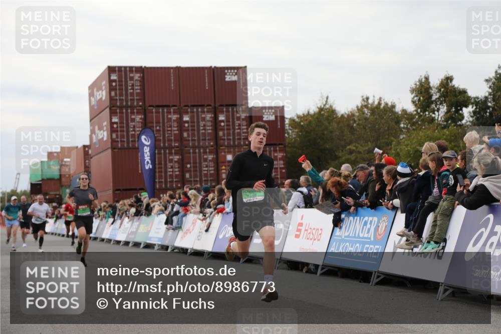 03.10.2025 - Köhlbrandbrückenlauf Yannick Fuchs http://msf.ph/oto/8986773 03.10.2025 15:59:14 Ziel 7262, 7496, 8780, 9118, 9126, 9521 meine-sportfotos.de