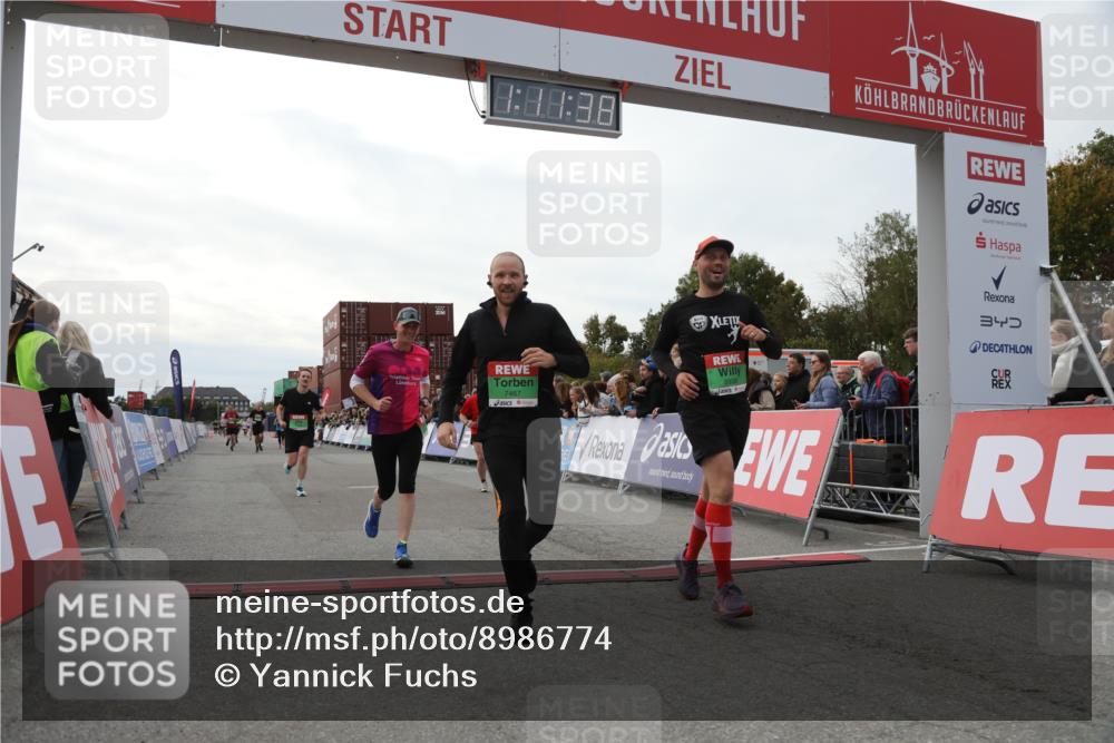 03.10.2025 - Köhlbrandbrückenlauf Yannick Fuchs http://msf.ph/oto/8986774 03.10.2025 16:11:37 Ziel 7196, 7330, 7407, 7419, 7467, 7488, 8774, 8938, 9200, 9202, 9382, 9392, 9634 meine-sportfotos.de