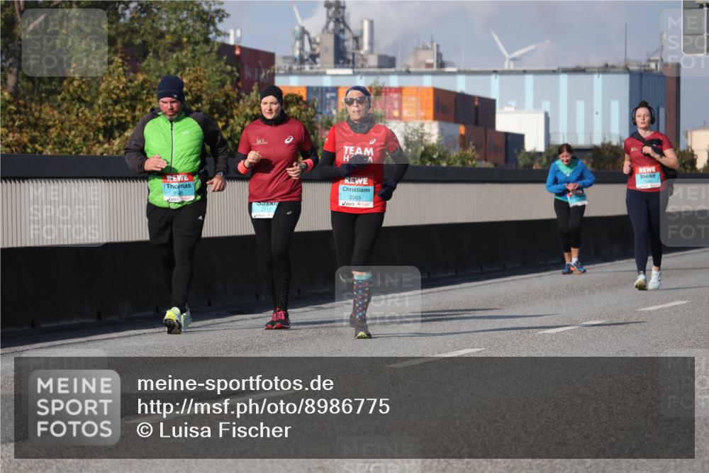 03.10.2025 - Köhlbrandbrückenlauf Luisa Fischer http://msf.ph/oto/8986775 03.10.2025 11:21:29 Position 3 2545, 2517, 2565 meine-sportfotos.de