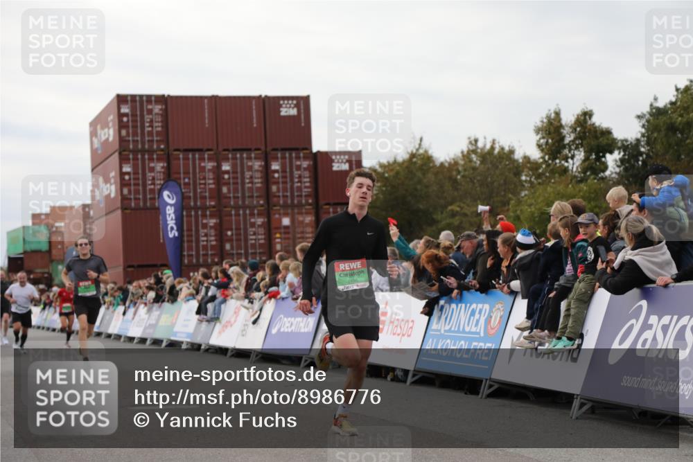 03.10.2025 - Köhlbrandbrückenlauf Yannick Fuchs http://msf.ph/oto/8986776 03.10.2025 15:59:14 Ziel 7262, 7496, 8780, 9118, 9126, 9521 meine-sportfotos.de