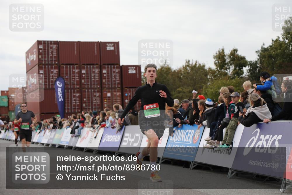 03.10.2025 - Köhlbrandbrückenlauf Yannick Fuchs http://msf.ph/oto/8986780 03.10.2025 15:59:14 Ziel 7262, 7496, 8780, 9118, 9126, 9521 meine-sportfotos.de