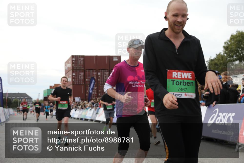 03.10.2025 - Köhlbrandbrückenlauf Yannick Fuchs http://msf.ph/oto/8986781 03.10.2025 16:11:37 Ziel 7196, 7330, 7407, 7419, 7467, 7488, 8774, 8938, 9200, 9202, 9382, 9392, 9634 meine-sportfotos.de