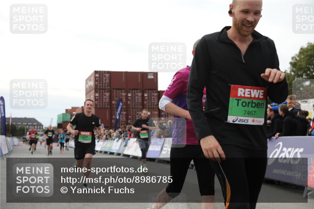 03.10.2025 - Köhlbrandbrückenlauf Yannick Fuchs http://msf.ph/oto/8986785 03.10.2025 16:11:37 Ziel 7196, 7330, 7407, 7419, 7467, 7488, 8774, 8938, 9200, 9202, 9382, 9392, 9634 meine-sportfotos.de