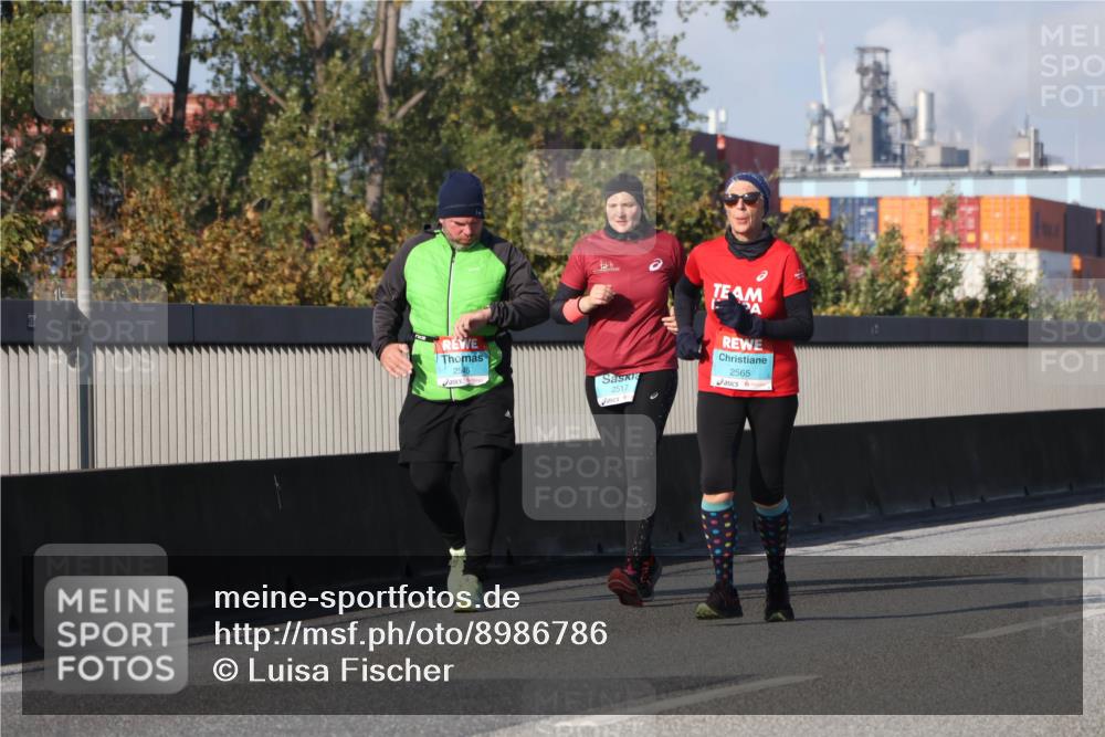 03.10.2025 - Köhlbrandbrückenlauf Luisa Fischer http://msf.ph/oto/8986786 03.10.2025 11:21:30 Position 3 2545, 2517, 2565 meine-sportfotos.de