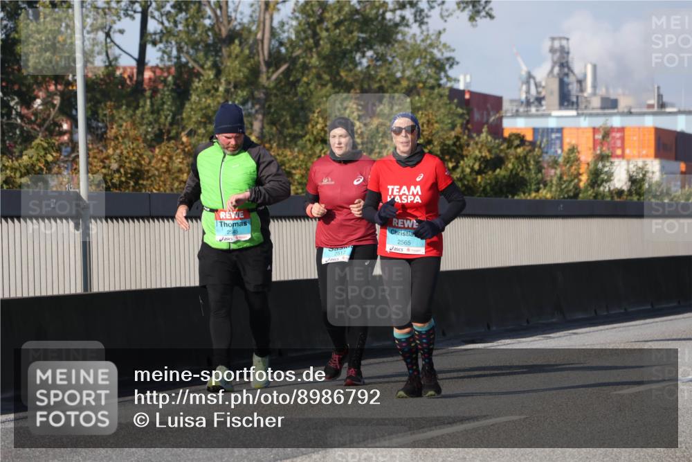 03.10.2025 - Köhlbrandbrückenlauf Luisa Fischer http://msf.ph/oto/8986792 03.10.2025 11:21:31 Position 3 2545, 2517, 2565 meine-sportfotos.de