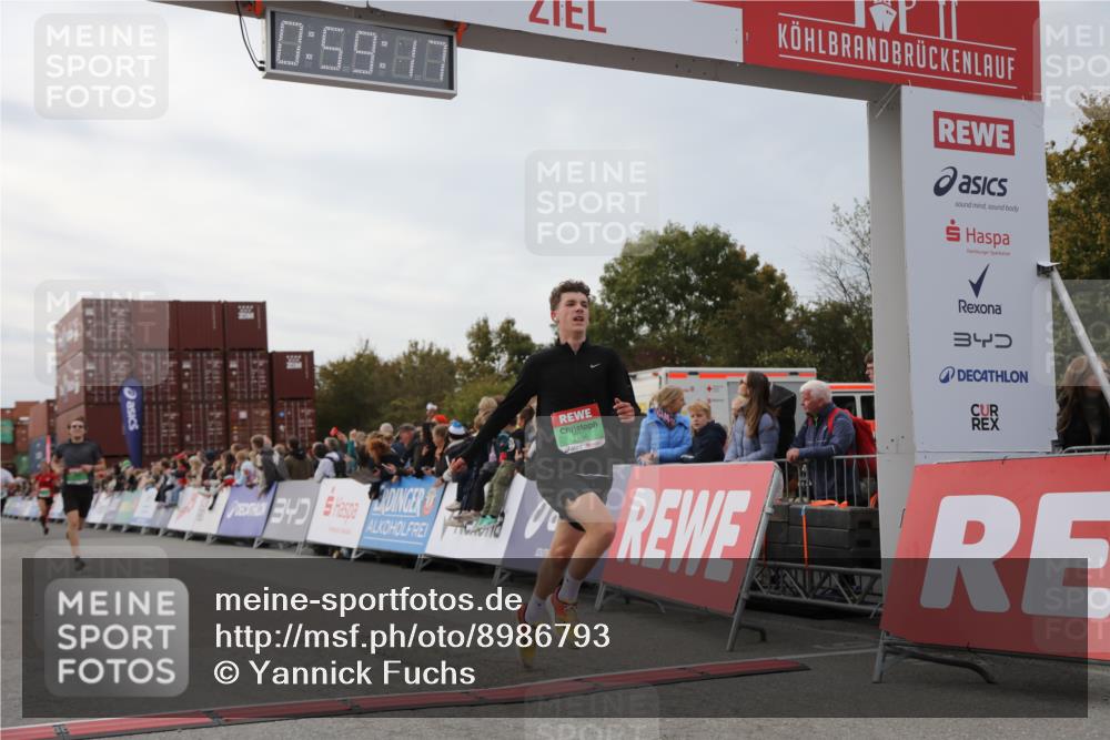 03.10.2025 - Köhlbrandbrückenlauf Yannick Fuchs http://msf.ph/oto/8986793 03.10.2025 15:59:15 Ziel 7262, 7496, 8780, 9118, 9126, 9238, 9521, 9577 meine-sportfotos.de