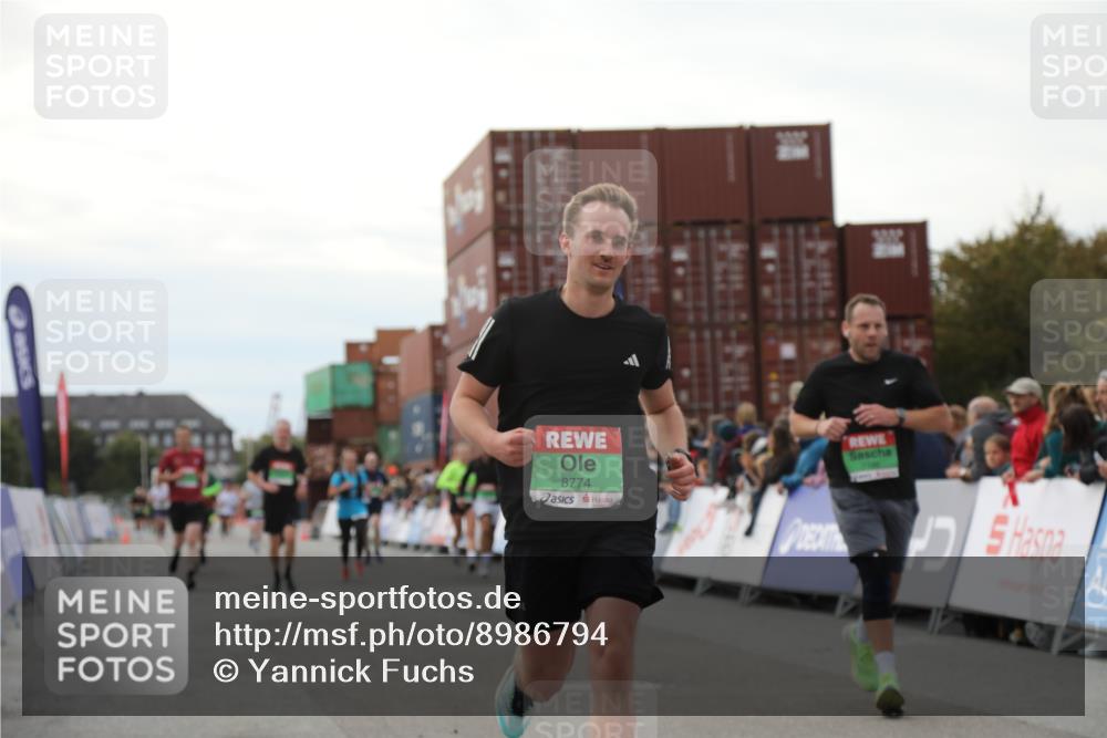 03.10.2025 - Köhlbrandbrückenlauf Yannick Fuchs http://msf.ph/oto/8986794 03.10.2025 16:11:38 Ziel 7196, 7330, 7407, 7419, 7467, 8774, 8938, 9200, 9202, 9382, 9392, 9634 meine-sportfotos.de