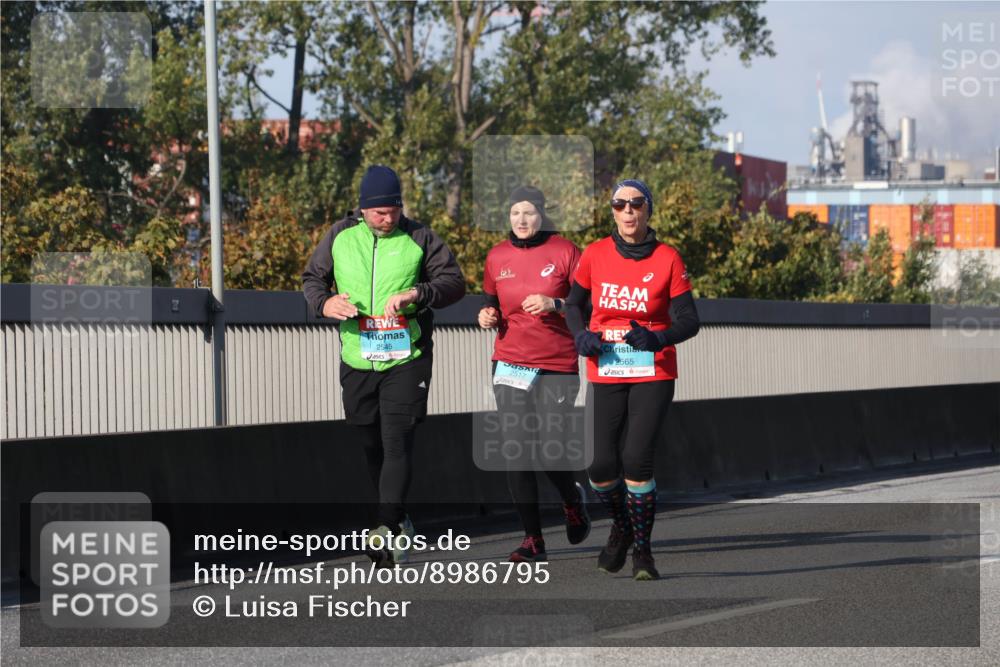 03.10.2025 - Köhlbrandbrückenlauf Luisa Fischer http://msf.ph/oto/8986795 03.10.2025 11:21:32 Position 3 2545, 2517, 2565 meine-sportfotos.de