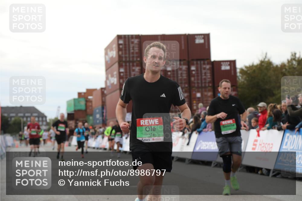 03.10.2025 - Köhlbrandbrückenlauf Yannick Fuchs http://msf.ph/oto/8986797 03.10.2025 16:11:38 Ziel 7196, 7330, 7407, 7419, 7467, 8774, 8938, 9200, 9202, 9382, 9392, 9634 meine-sportfotos.de