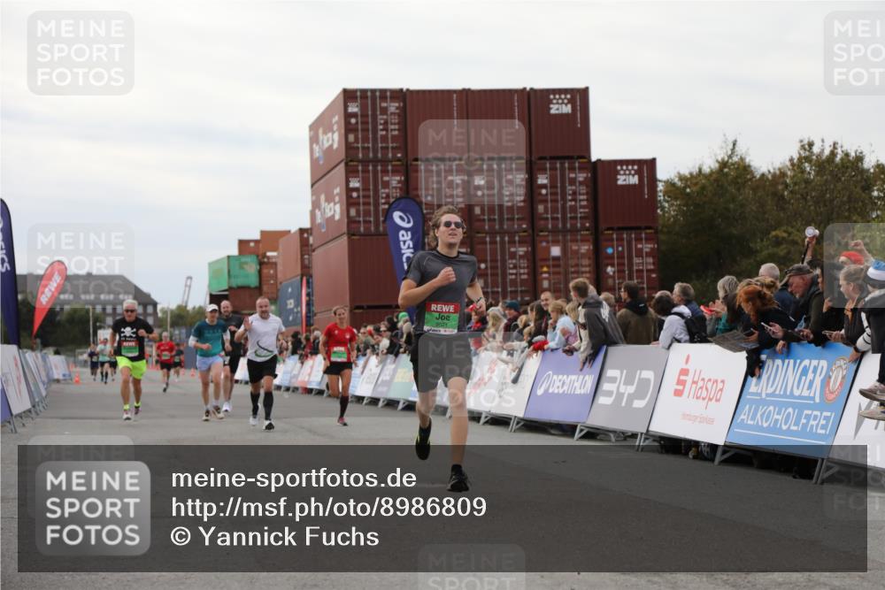 03.10.2025 - Köhlbrandbrückenlauf Yannick Fuchs http://msf.ph/oto/8986809 03.10.2025 15:59:16 Ziel 7262, 7496, 8780, 9118, 9126, 9238, 9521, 9577 meine-sportfotos.de