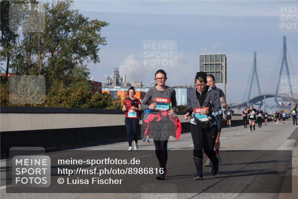 03.10.2025 - Köhlbrandbrückenlauf Luisa Fischer http://msf.ph/oto/8986816 03.10.2025 11:21:35 Position 3 2452, 2665 meine-sportfotos.de