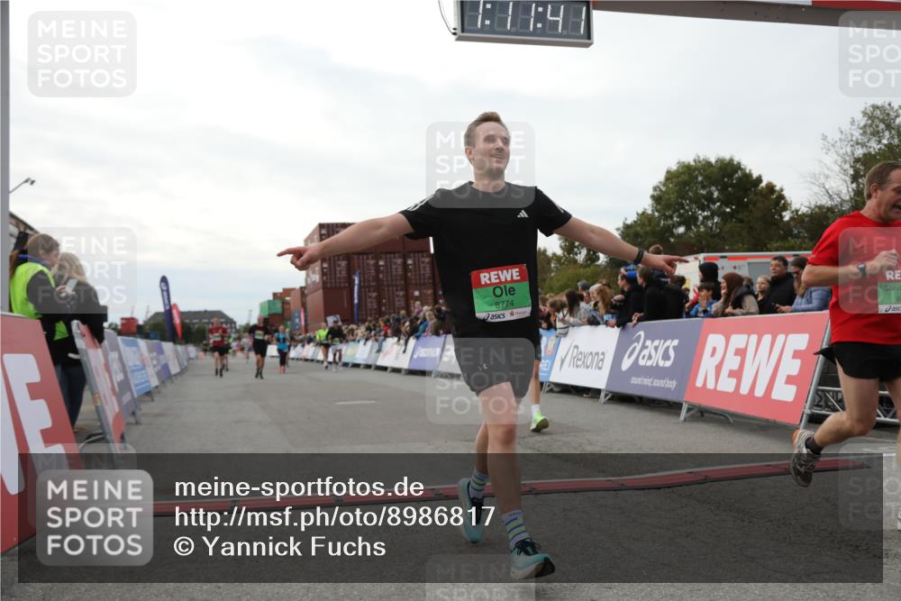 03.10.2025 - Köhlbrandbrückenlauf Yannick Fuchs http://msf.ph/oto/8986817 03.10.2025 16:11:39 Ziel 7196, 7330, 7407, 7419, 7467, 8774, 8938, 9200, 9202, 9382, 9392, 9634 meine-sportfotos.de