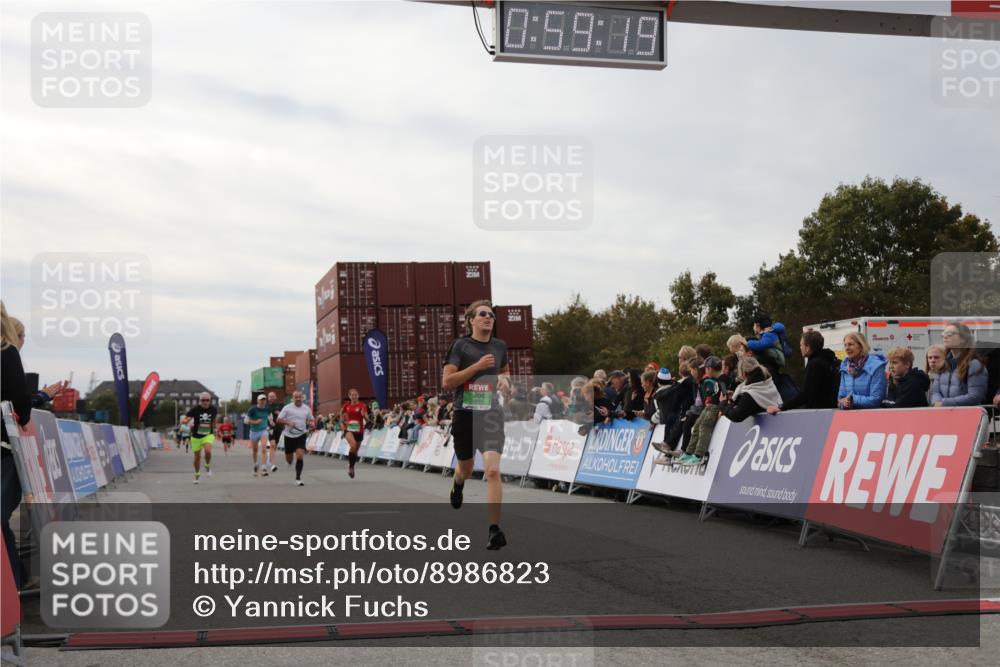 03.10.2025 - Köhlbrandbrückenlauf Yannick Fuchs http://msf.ph/oto/8986823 03.10.2025 15:59:17 Ziel 7262, 7496, 8780, 9118, 9126, 9238, 9521, 9577 meine-sportfotos.de