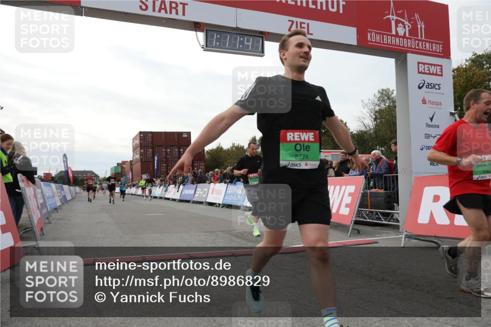 03.10.2025 - Köhlbrandbrückenlauf Yannick Fuchs http://msf.ph/oto/8986829 03.10.2025 16:11:39 Ziel 7196, 7330, 7407, 7419, 7467, 8774, 8938, 9200, 9202, 9382, 9392, 9634 meine-sportfotos.de
