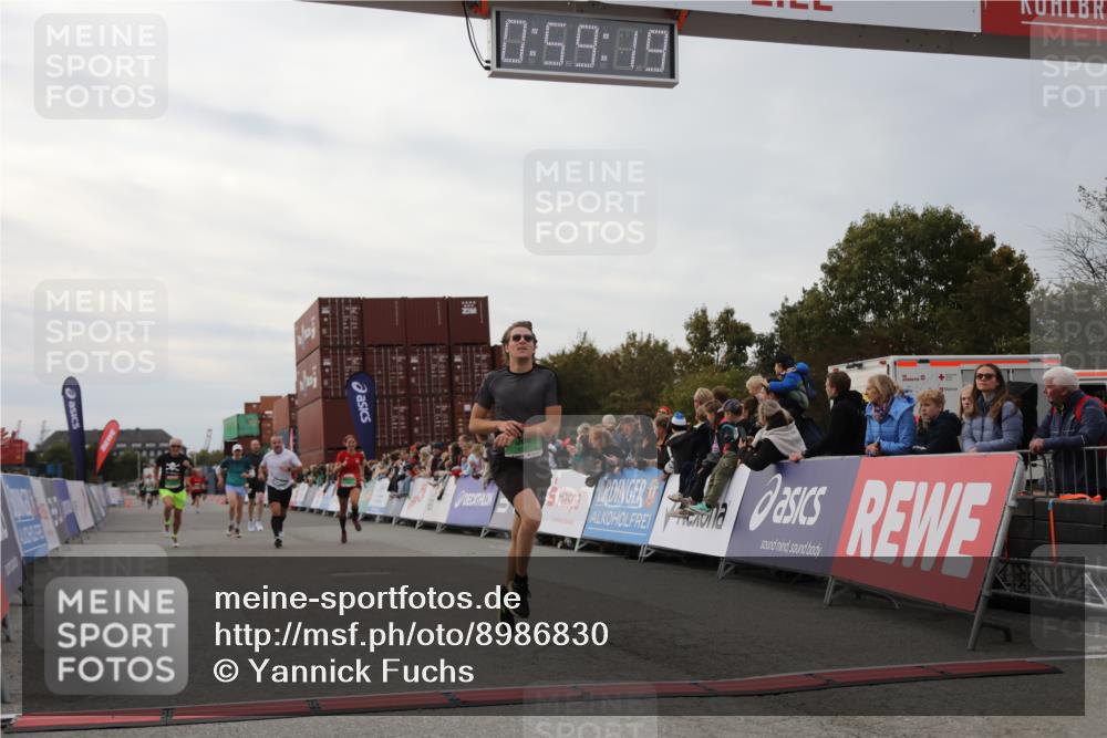 03.10.2025 - Köhlbrandbrückenlauf Yannick Fuchs http://msf.ph/oto/8986830 03.10.2025 15:59:17 Ziel 7262, 7496, 8780, 9118, 9126, 9238, 9521, 9577 meine-sportfotos.de