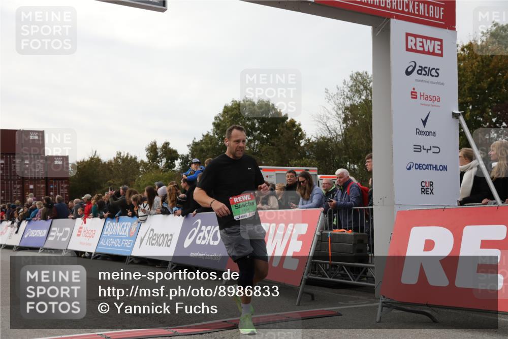 03.10.2025 - Köhlbrandbrückenlauf Yannick Fuchs http://msf.ph/oto/8986833 03.10.2025 16:11:40 Ziel 7196, 7330, 7407, 7419, 7467, 7658, 8774, 8938, 9200, 9202, 9382, 9392, 9634 meine-sportfotos.de