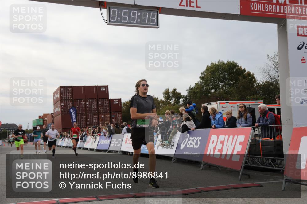 03.10.2025 - Köhlbrandbrückenlauf Yannick Fuchs http://msf.ph/oto/8986841 03.10.2025 15:59:18 Ziel 7262, 7496, 8780, 9126, 9238, 9521, 9577 meine-sportfotos.de