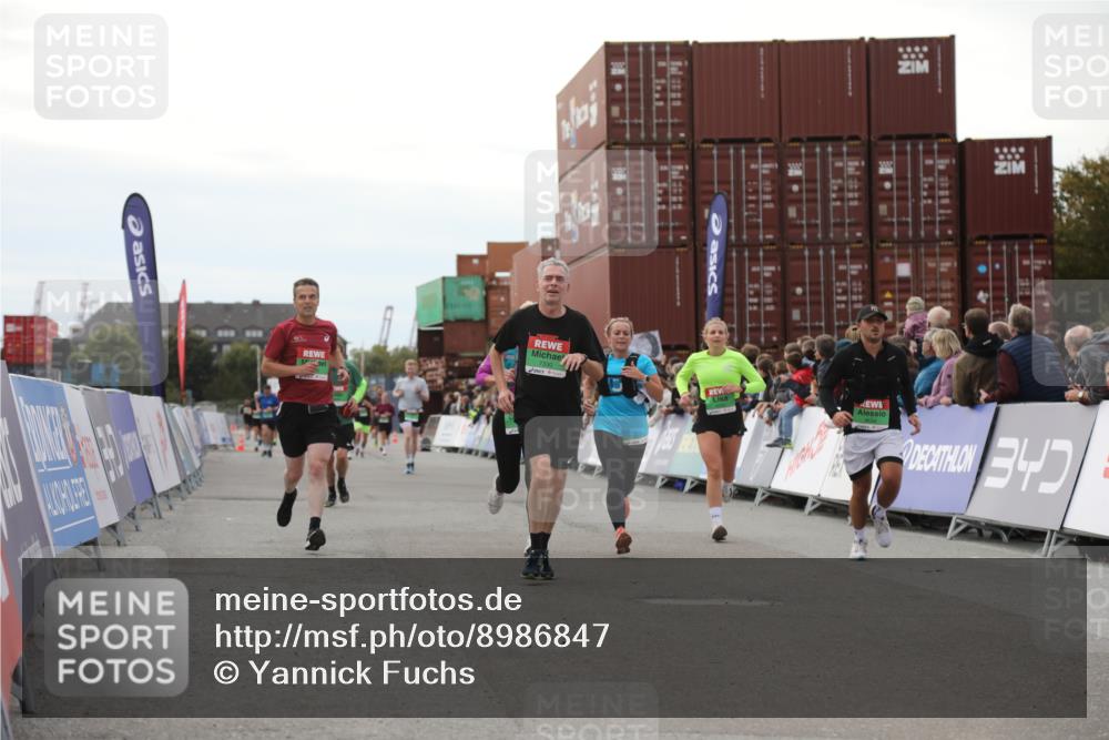 03.10.2025 - Köhlbrandbrückenlauf Yannick Fuchs http://msf.ph/oto/8986847 03.10.2025 16:11:42 Ziel 7196, 7330, 7419, 7533, 7658, 8774, 9200, 9202, 9382, 9392, 9634 meine-sportfotos.de