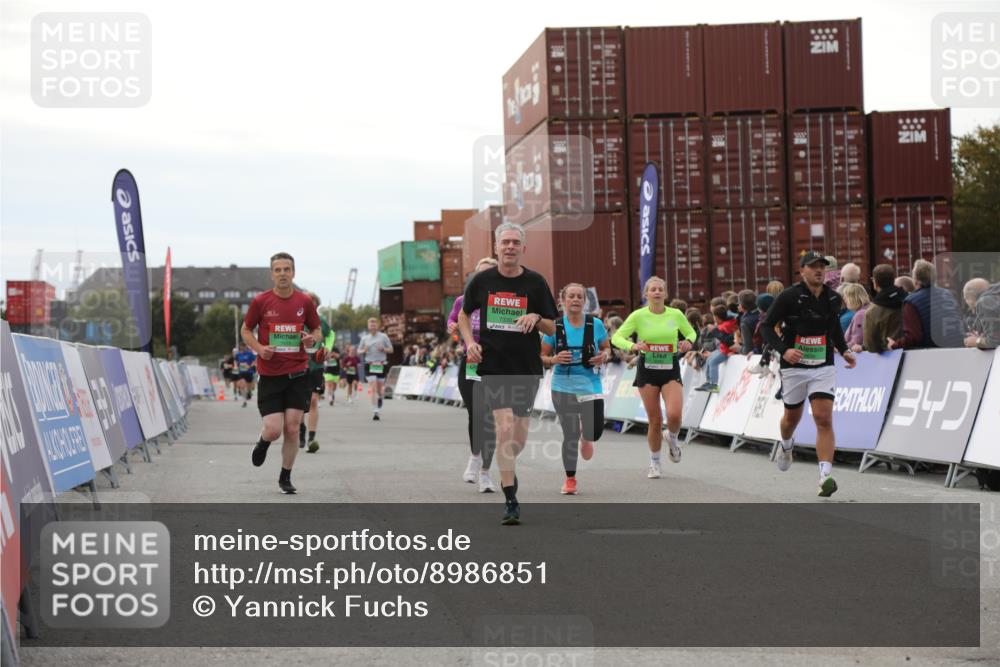 03.10.2025 - Köhlbrandbrückenlauf Yannick Fuchs http://msf.ph/oto/8986851 03.10.2025 16:11:42 Ziel 7196, 7330, 7419, 7533, 7658, 8774, 9200, 9202, 9382, 9392, 9634 meine-sportfotos.de