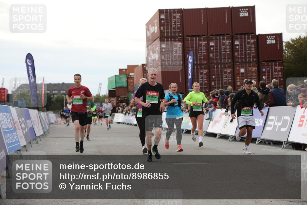 03.10.2025 - Köhlbrandbrückenlauf Yannick Fuchs http://msf.ph/oto/8986855 03.10.2025 16:11:42 Ziel 7196, 7330, 7419, 7533, 7658, 8774, 9200, 9202, 9382, 9392, 9634 meine-sportfotos.de