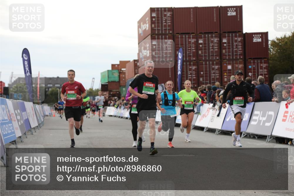 03.10.2025 - Köhlbrandbrückenlauf Yannick Fuchs http://msf.ph/oto/8986860 03.10.2025 16:11:42 Ziel 7196, 7330, 7419, 7533, 7658, 8774, 9200, 9202, 9382, 9392, 9634 meine-sportfotos.de