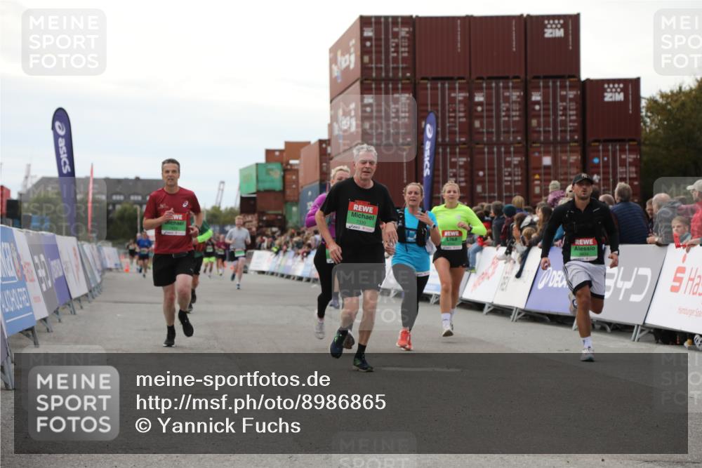 03.10.2025 - Köhlbrandbrückenlauf Yannick Fuchs http://msf.ph/oto/8986865 03.10.2025 16:11:42 Ziel 7196, 7330, 7419, 7533, 7658, 8774, 9200, 9202, 9382, 9392, 9634 meine-sportfotos.de