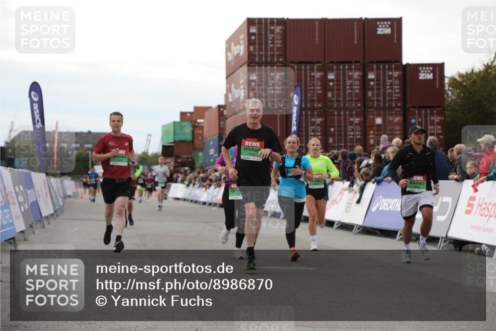 03.10.2025 - Köhlbrandbrückenlauf Yannick Fuchs http://msf.ph/oto/8986870 03.10.2025 16:11:42 Ziel 7196, 7330, 7419, 7533, 7658, 8774, 9200, 9202, 9382, 9392, 9634 meine-sportfotos.de
