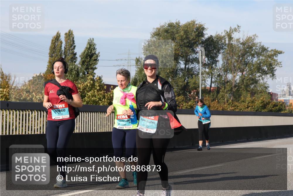 03.10.2025 - Köhlbrandbrückenlauf Luisa Fischer http://msf.ph/oto/8986873 03.10.2025 11:21:45 Position 3 100, 3290, 3289, 2795 meine-sportfotos.de