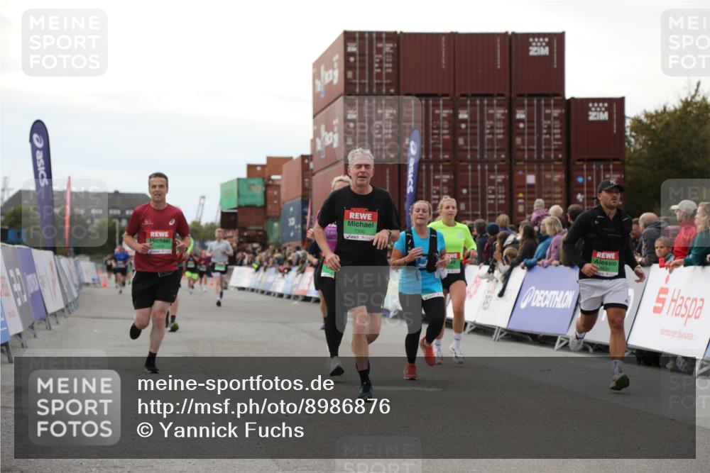 03.10.2025 - Köhlbrandbrückenlauf Yannick Fuchs http://msf.ph/oto/8986876 03.10.2025 16:11:43 Ziel 7196, 7330, 7419, 7533, 7658, 9200, 9202, 9392, 9634 meine-sportfotos.de