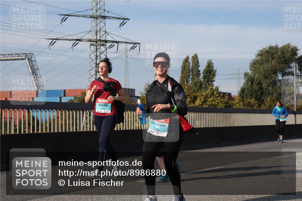 03.10.2025 - Köhlbrandbrückenlauf Luisa Fischer http://msf.ph/oto/8986880 03.10.2025 11:21:46 Position 3 760, 3290, 2795 meine-sportfotos.de