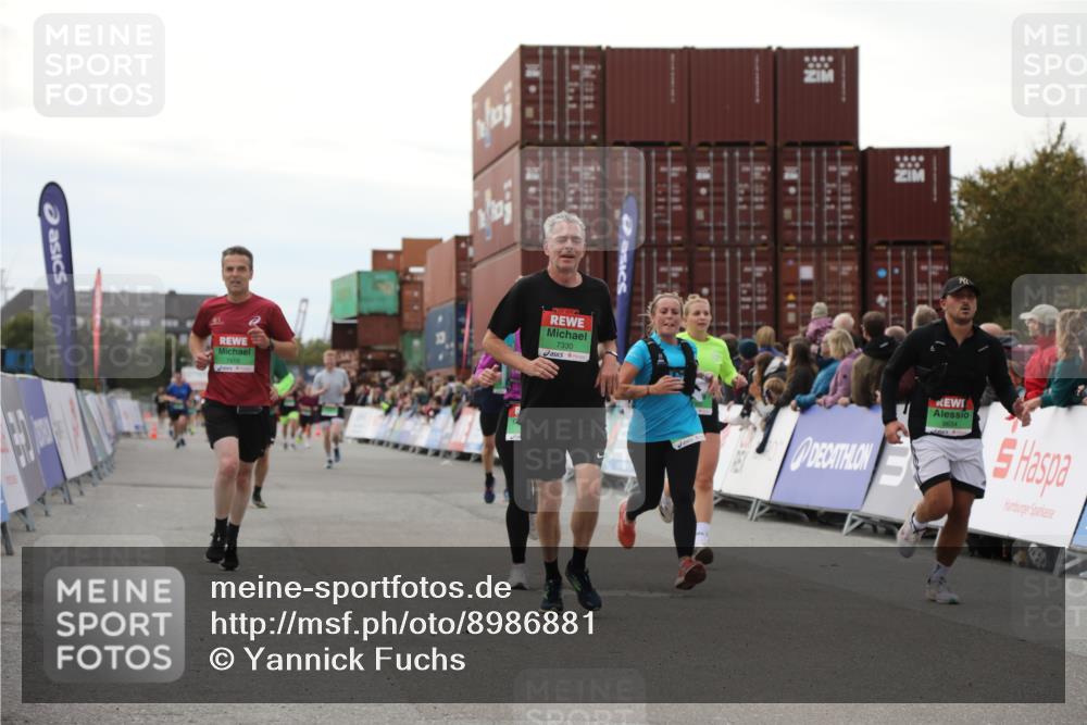 03.10.2025 - Köhlbrandbrückenlauf Yannick Fuchs http://msf.ph/oto/8986881 03.10.2025 16:11:43 Ziel 7196, 7330, 7419, 7533, 7658, 9200, 9202, 9392, 9634 meine-sportfotos.de
