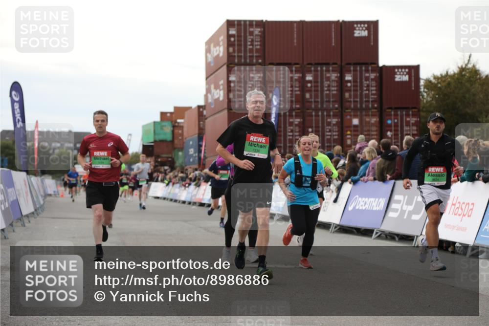 03.10.2025 - Köhlbrandbrückenlauf Yannick Fuchs http://msf.ph/oto/8986886 03.10.2025 16:11:43 Ziel 7196, 7330, 7419, 7533, 7658, 9200, 9202, 9392, 9634 meine-sportfotos.de