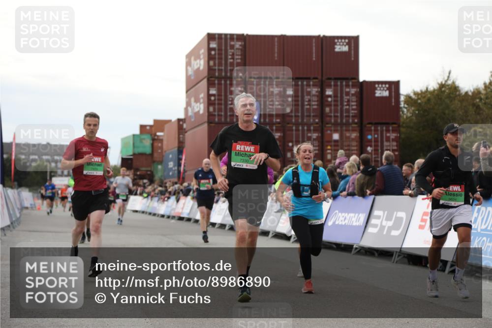 03.10.2025 - Köhlbrandbrückenlauf Yannick Fuchs http://msf.ph/oto/8986890 03.10.2025 16:11:43 Ziel 7196, 7330, 7419, 7533, 7658, 9200, 9202, 9392, 9634 meine-sportfotos.de