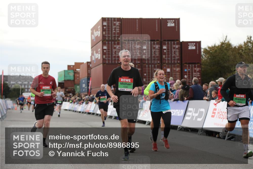03.10.2025 - Köhlbrandbrückenlauf Yannick Fuchs http://msf.ph/oto/8986895 03.10.2025 16:11:43 Ziel 7196, 7330, 7419, 7533, 7658, 9200, 9202, 9392, 9634 meine-sportfotos.de