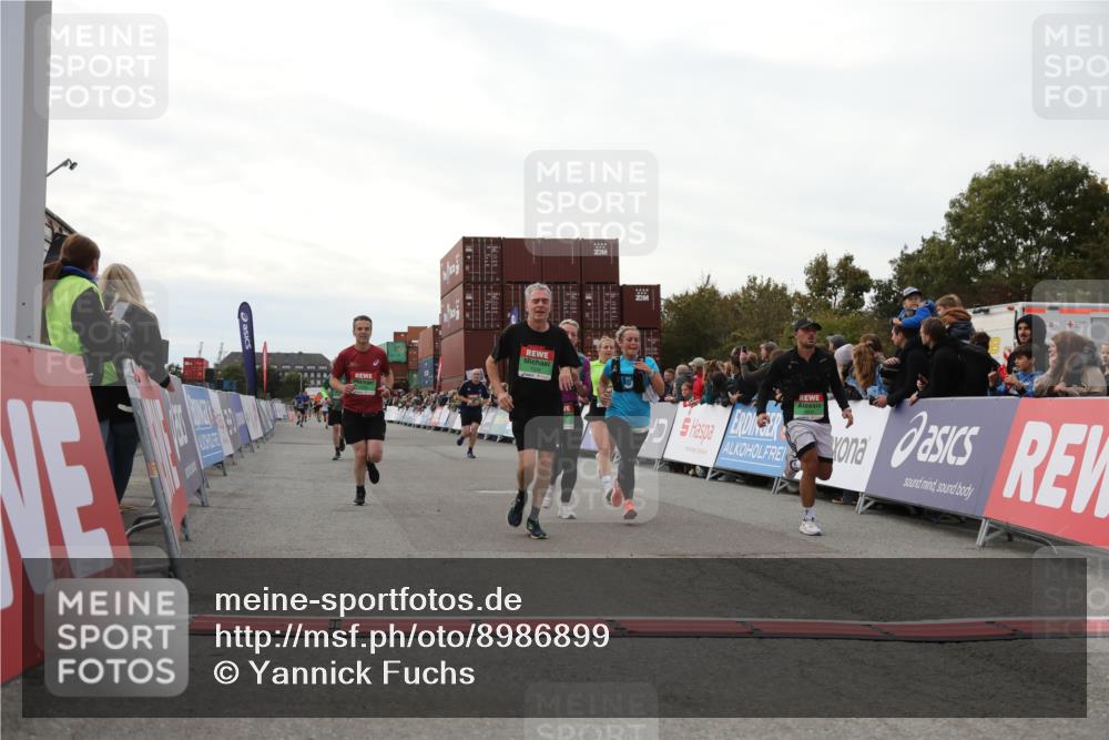 03.10.2025 - Köhlbrandbrückenlauf Yannick Fuchs http://msf.ph/oto/8986899 03.10.2025 16:11:44 Ziel 7330, 7419, 7469, 7533, 7658, 9200, 9202, 9392, 9634 meine-sportfotos.de