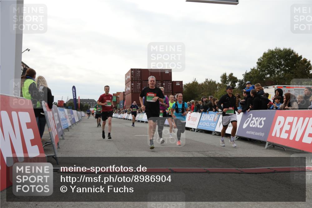 03.10.2025 - Köhlbrandbrückenlauf Yannick Fuchs http://msf.ph/oto/8986904 03.10.2025 16:11:44 Ziel 7330, 7419, 7469, 7533, 7658, 9200, 9202, 9392, 9634 meine-sportfotos.de