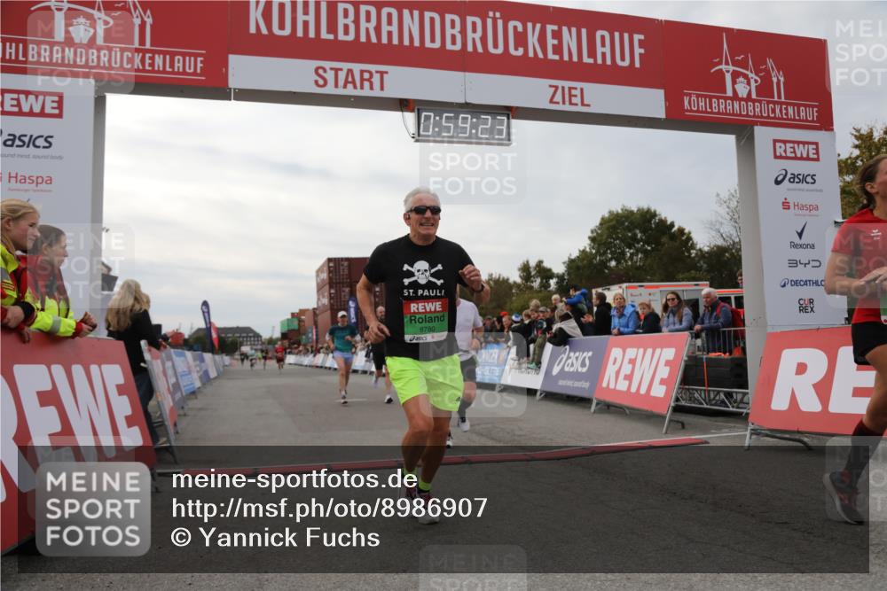 03.10.2025 - Köhlbrandbrückenlauf Yannick Fuchs http://msf.ph/oto/8986907 03.10.2025 15:59:21 Ziel 7089, 7262, 8780, 9126, 9238, 9521, 9577 meine-sportfotos.de